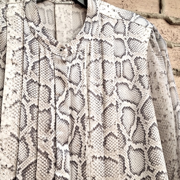 Elie Tahari Silk Satin Terri Blouse Python Print - Picture 7 of 16